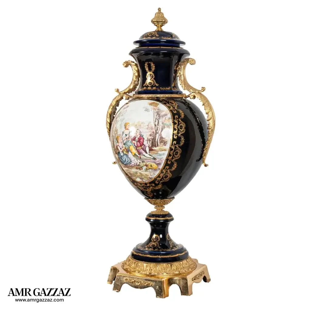 Acf Victorian romantic French Porcelain Gilt luxury Vase with bronze handle