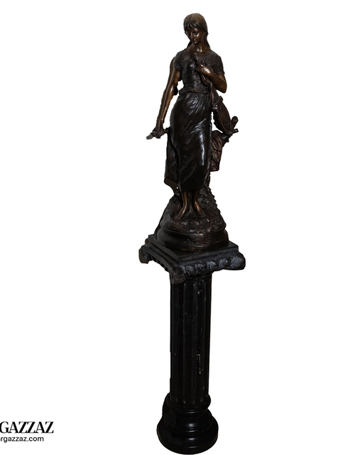 Load image into Gallery viewer, A girl from the Roman era Beautiful classic Italian bronze statue of a young girl from the Roman era on a marble column
