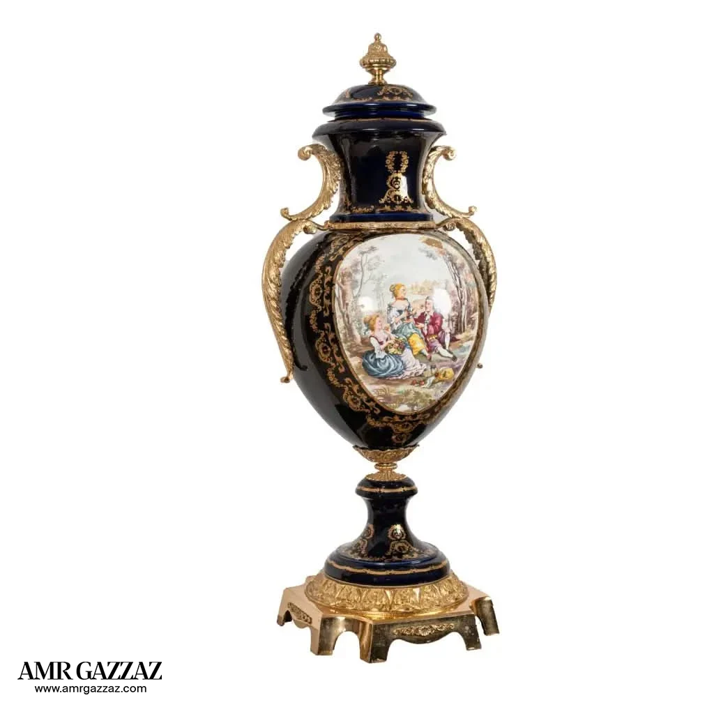 Acf Victorian romantic French Porcelain Gilt luxury Vase with bronze handle