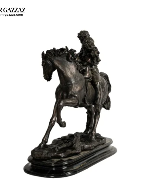 Load image into Gallery viewer, Love Couple Sitting on Horse wooden status
