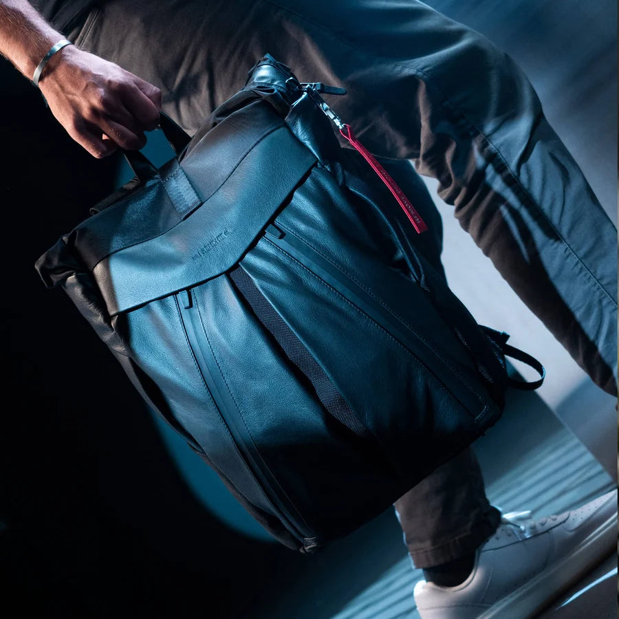 LEATHER ANTI-THEFT SPEED BACKPACK
