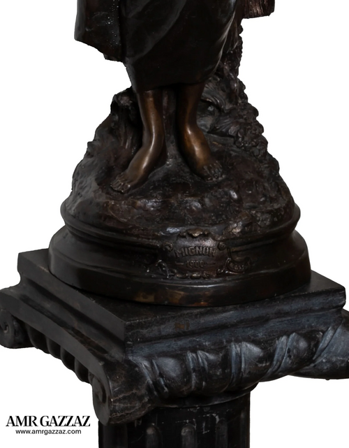Load image into Gallery viewer, A girl from the Roman era Beautiful classic Italian bronze statue of a young girl from the Roman era on a marble column
