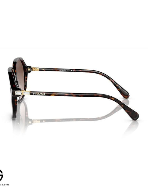 تحميل الصورة إلى عارض المعرض، نظارة شمسية سواروفسكي أوربان إيدج للنساء مقاس 28
