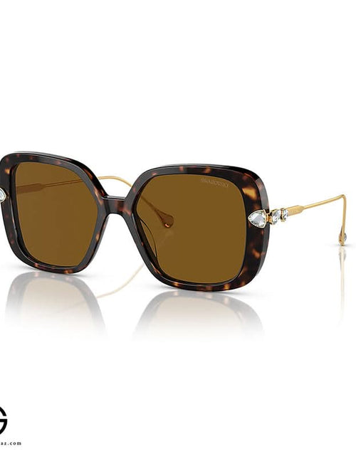 تحميل الصورة إلى عارض المعرض، نظارة شمسية سواروفسكي كاجوال فايب للنساء مقاس 32
