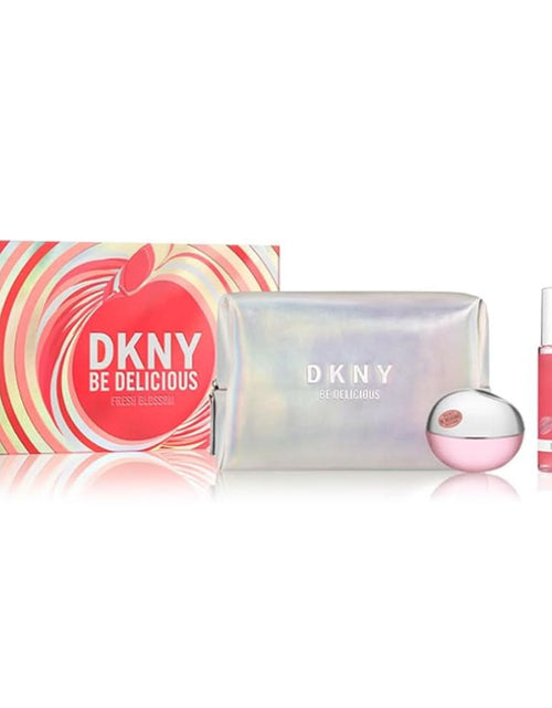 تحميل الصورة إلى عارض المعرض، مجموعة هدايا دي كي إن واي بي ديليشس فريش بلوسوم للنساء، عطر ١٠٠ مل + بخاخ عطر ١٢٥ مل + حقيبة
