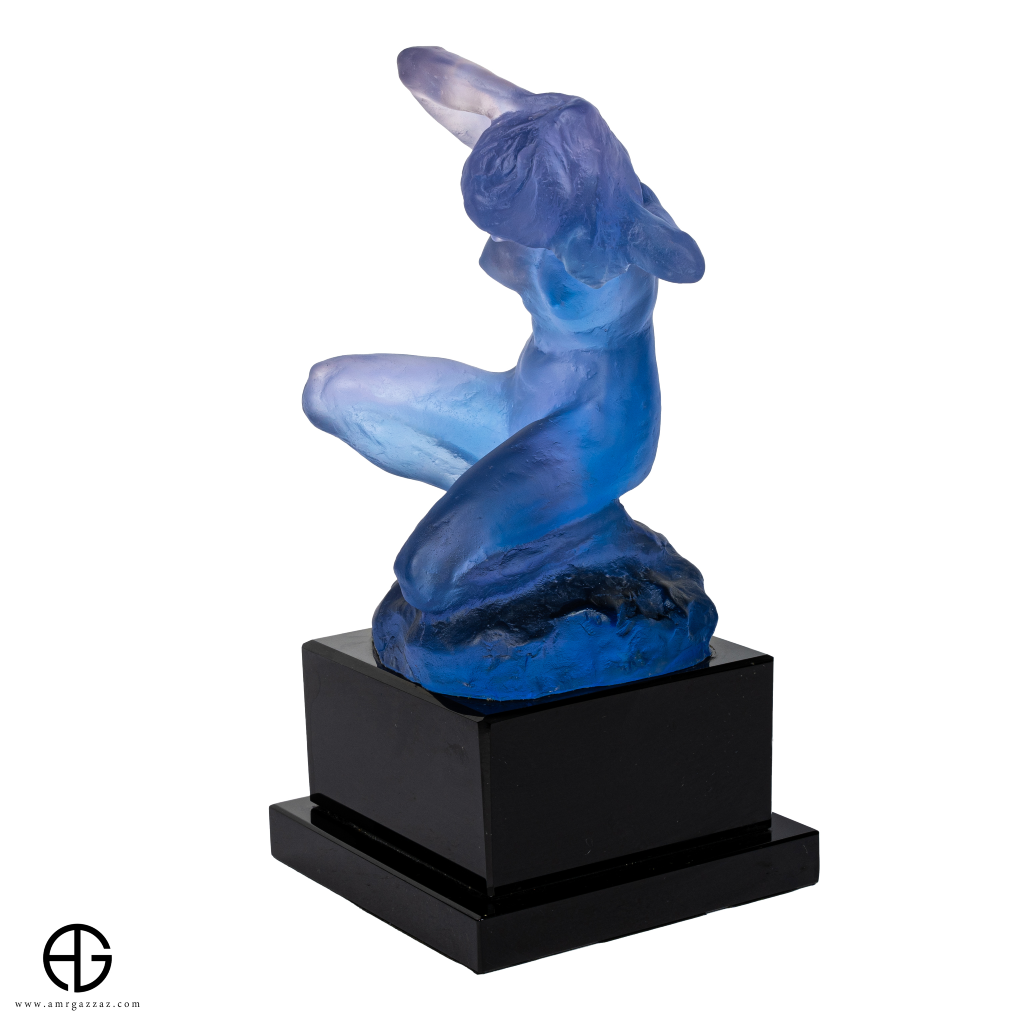 A PATE-DE-VERRE LADY GLASS SCULPTURE