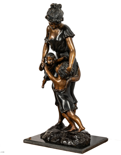 تحميل الصورة إلى عارض المعرض، A bronze Motherhood Statue
