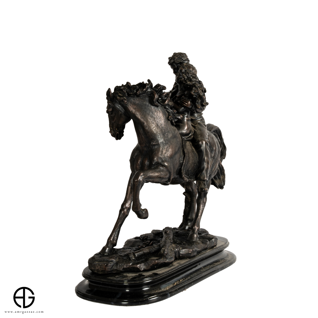 Love Couple Sitting on Horse wooden status