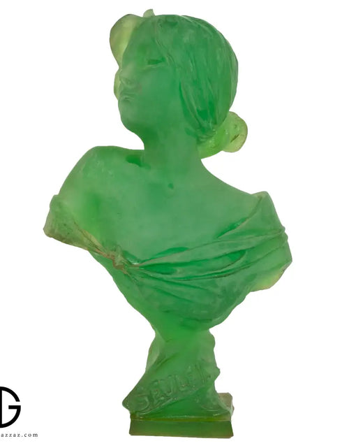 تحميل الصورة إلى عارض المعرض، Girl Head Figurine Statue
