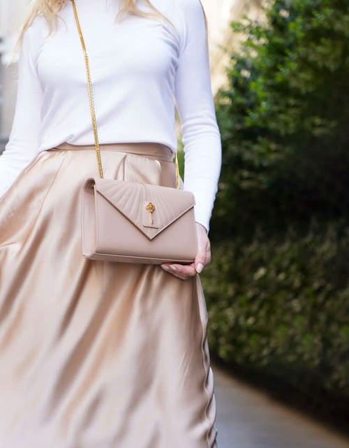 تحميل الصورة إلى عارض المعرض، حقيبة Milady من الجلد بلون البودرة MTO
