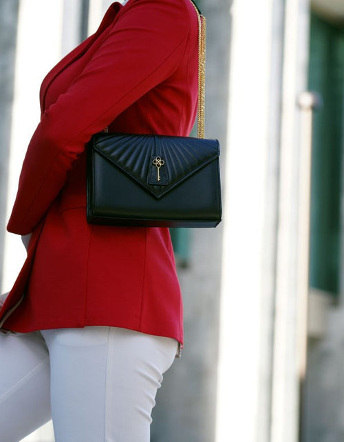 Load image into Gallery viewer, Milady black plain leather chain bag
