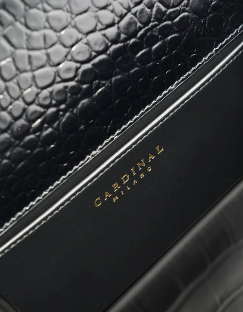 تحميل الصورة إلى عارض المعرض، حقيبة السيدة الأولى من الجلد الأسود المنقوش بنقشة جلد التمساح
