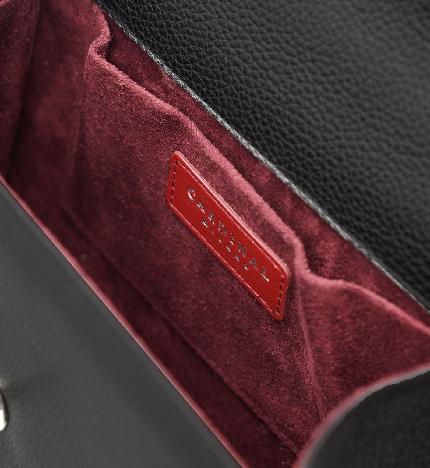 حقيبة يد جلدية سوداء مزخرفة على شكل زهرة للسيدة الأولى