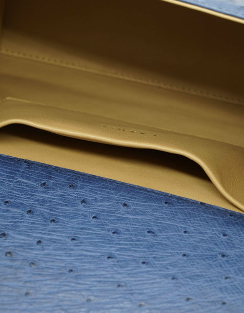 تحميل الصورة إلى عارض المعرض، حقيبة يد جلدية زرقاء من جلد النعام للسيدة الأولى
