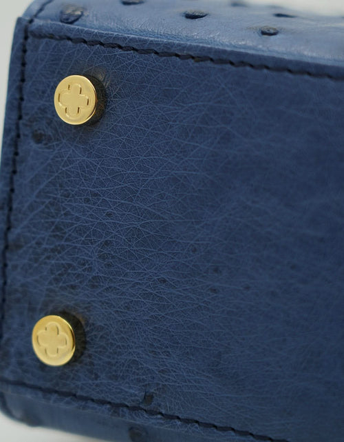 تحميل الصورة إلى عارض المعرض، حقيبة يد جلدية زرقاء من جلد النعام للسيدة الأولى
