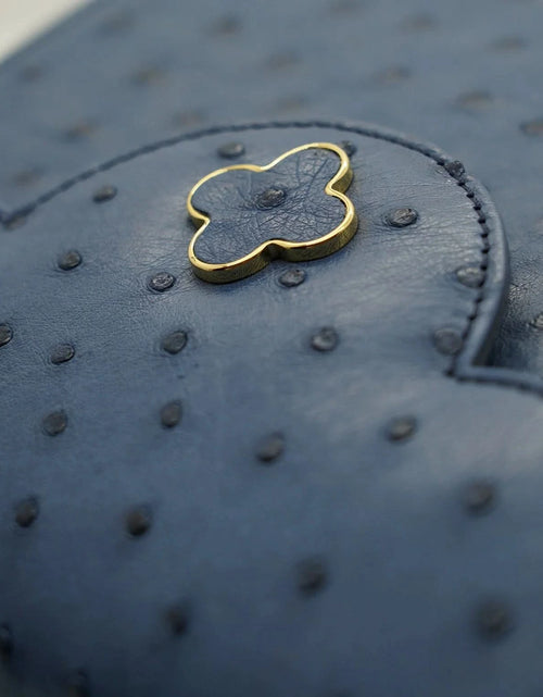 تحميل الصورة إلى عارض المعرض، حقيبة يد جلدية زرقاء من جلد النعام للسيدة الأولى
