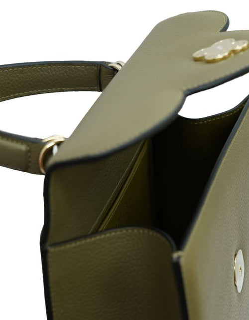 تحميل الصورة إلى عارض المعرض، حقيبة يد جلدية عسكرية خضراء اللون للسيدة الأولى
