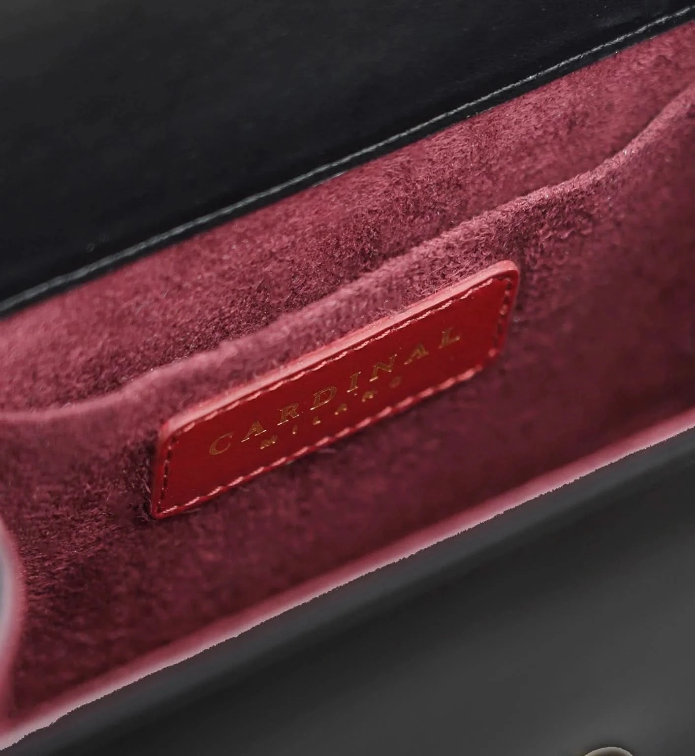 حقيبة يد صغيرة من الجلد الأسود الماسي للسيدة الأولى