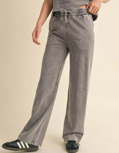 Load image into Gallery viewer, Evorin Women's French Terry Mineral Wash Jogger Pants
