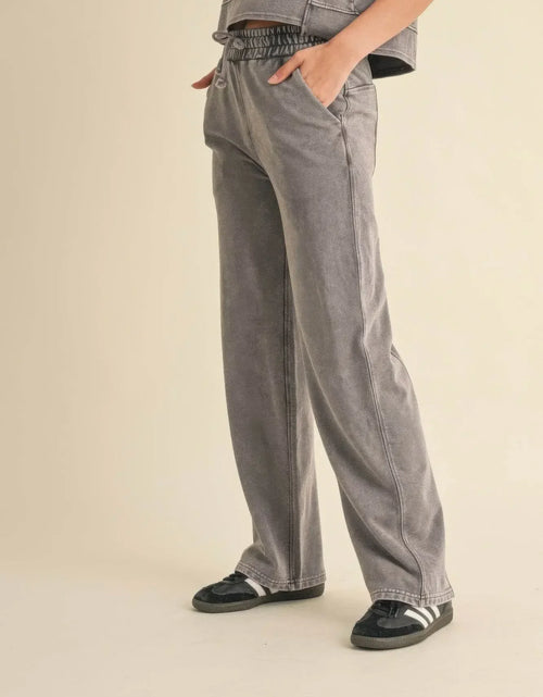 Load image into Gallery viewer, Evorin Women's French Terry Mineral Wash Jogger Pants
