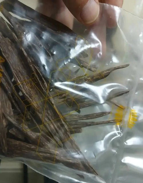 Load image into Gallery viewer, Agarwood Jura Amiri
