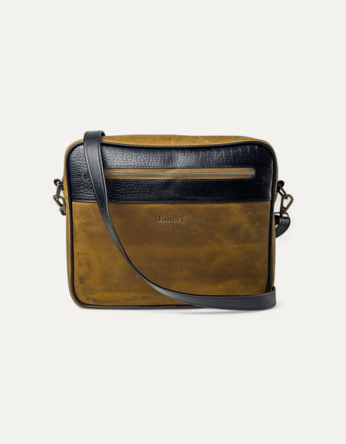 تحميل الصورة إلى عارض المعرض، Adler Messenger Bag tan
