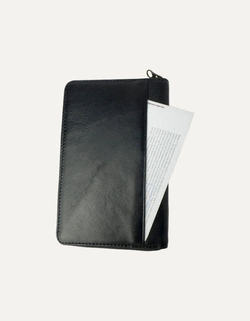 تحميل الصورة إلى عارض المعرض، Voyager Passport Folio black
