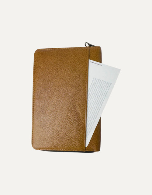 Load image into Gallery viewer, Voyager Passport Folio tan
