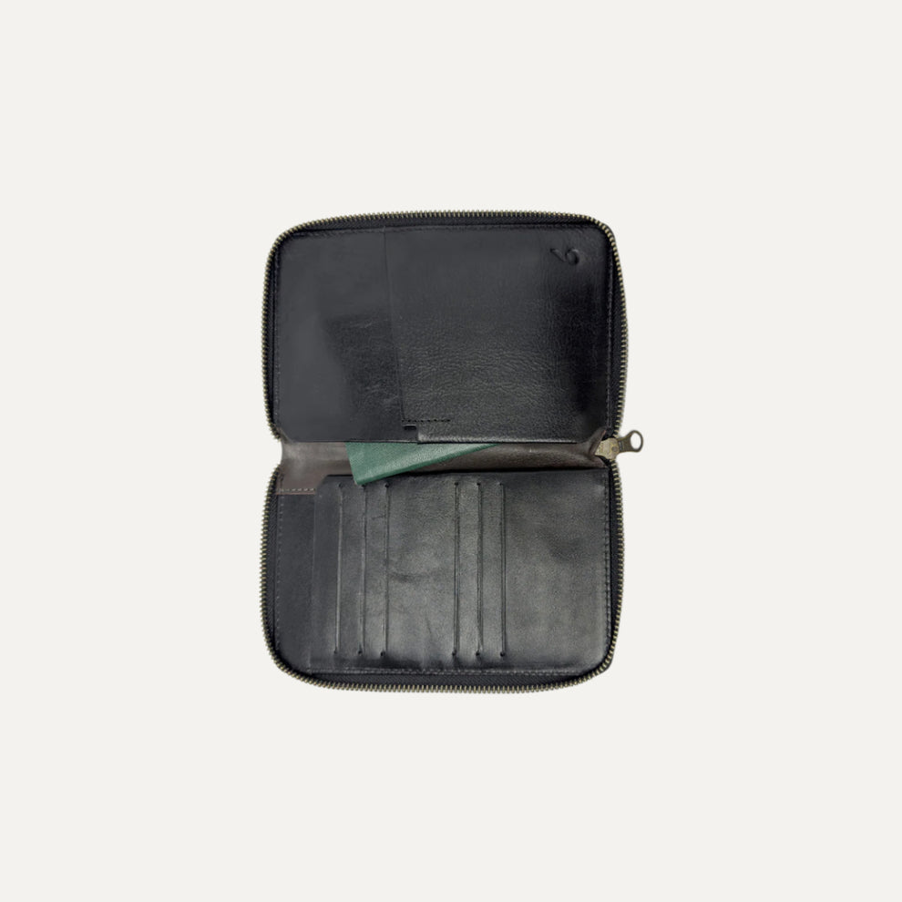 Voyager Passport Folio black