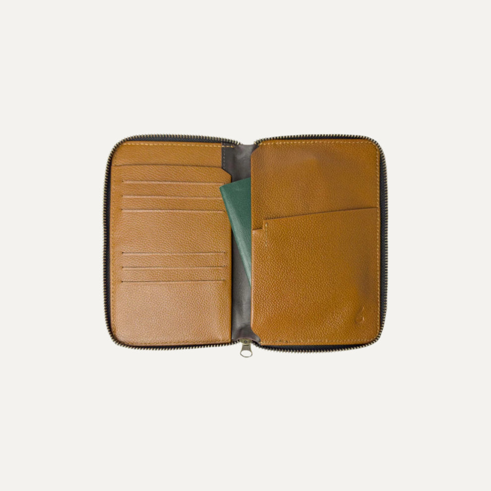 Voyager Passport Folio tan