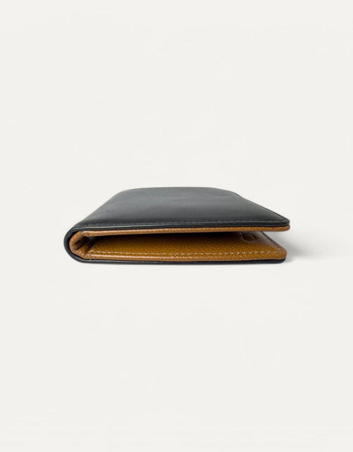 تحميل الصورة إلى عارض المعرض، Merit Bifold Wallet Plain
