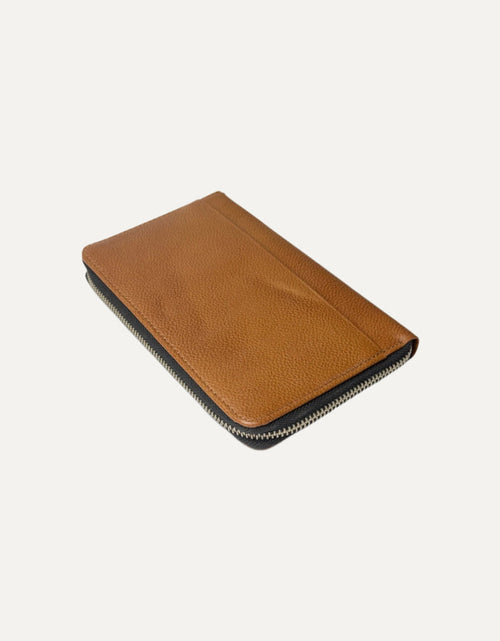 Load image into Gallery viewer, Voyager Passport Folio tan
