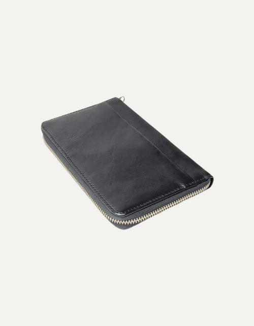 تحميل الصورة إلى عارض المعرض، Voyager Passport Folio black
