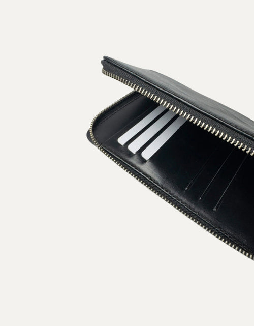 تحميل الصورة إلى عارض المعرض، Voyager Passport Folio black
