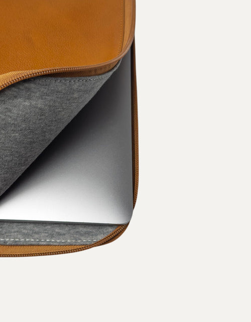 تحميل الصورة إلى عارض المعرض، حقيبة Aegis Slim Laptop Folio
