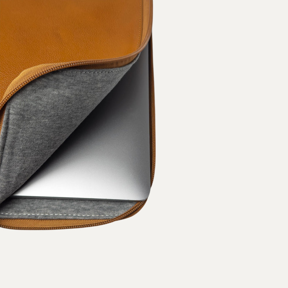 حقيبة Aegis Slim Laptop Folio