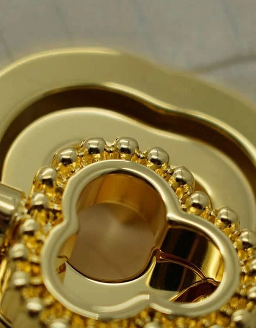 تحميل الصورة إلى عارض المعرض، حقيبة ليدي كاردينال تايم كيز هيمالايا من الجلد البيج المنقوش بنقشة جلد التمساح
