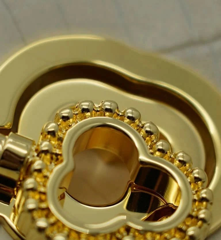 حقيبة ليدي كاردينال تايم كيز هيمالايا من الجلد البيج المنقوش بنقشة جلد التمساح