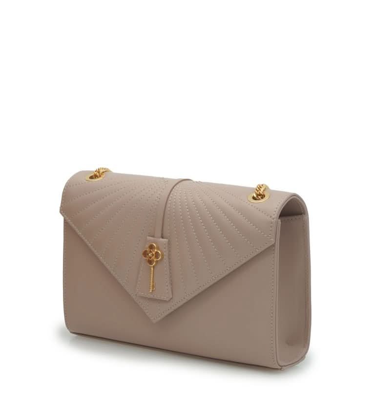 حقيبة Milady من الجلد بلون البودرة MTO