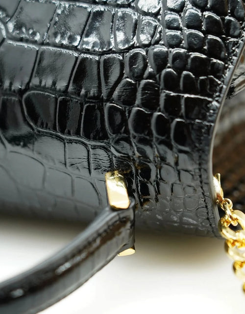 تحميل الصورة إلى عارض المعرض، حقيبة يد ليدي ميلانو من الجلد الأسود المنقوش بنقشة جلد التمساح
