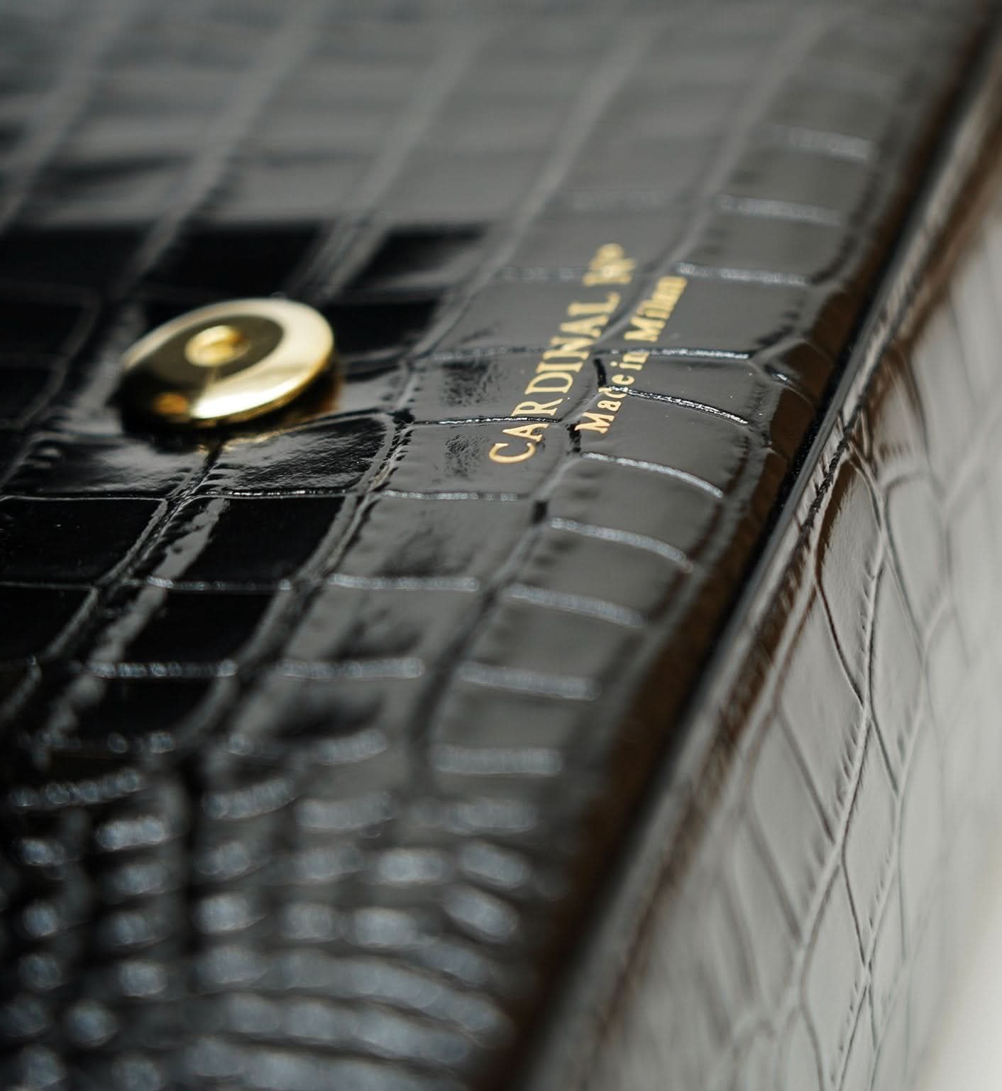 حقيبة يد ليدي ميلانو من الجلد الأسود المنقوش بنقشة جلد التمساح