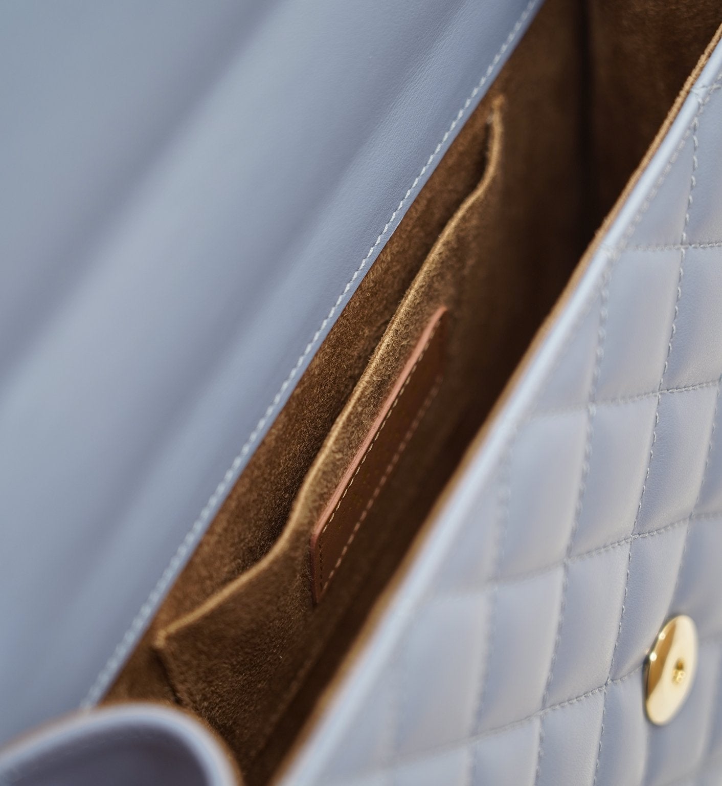 Opèra Quilted Blue Lavanda leather shoulder chain bag