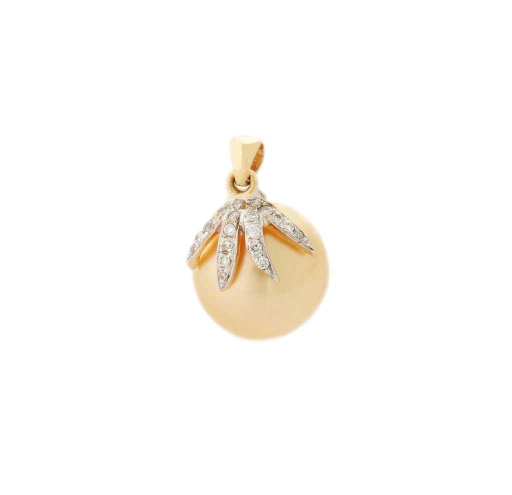 The Roman Shell Pendant الصّدفة الرومانيّة