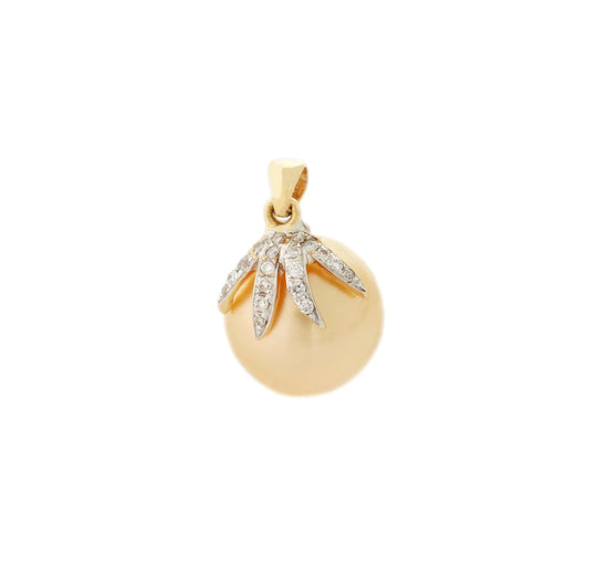The Roman Shell Pendant الصّدفة الرومانيّة