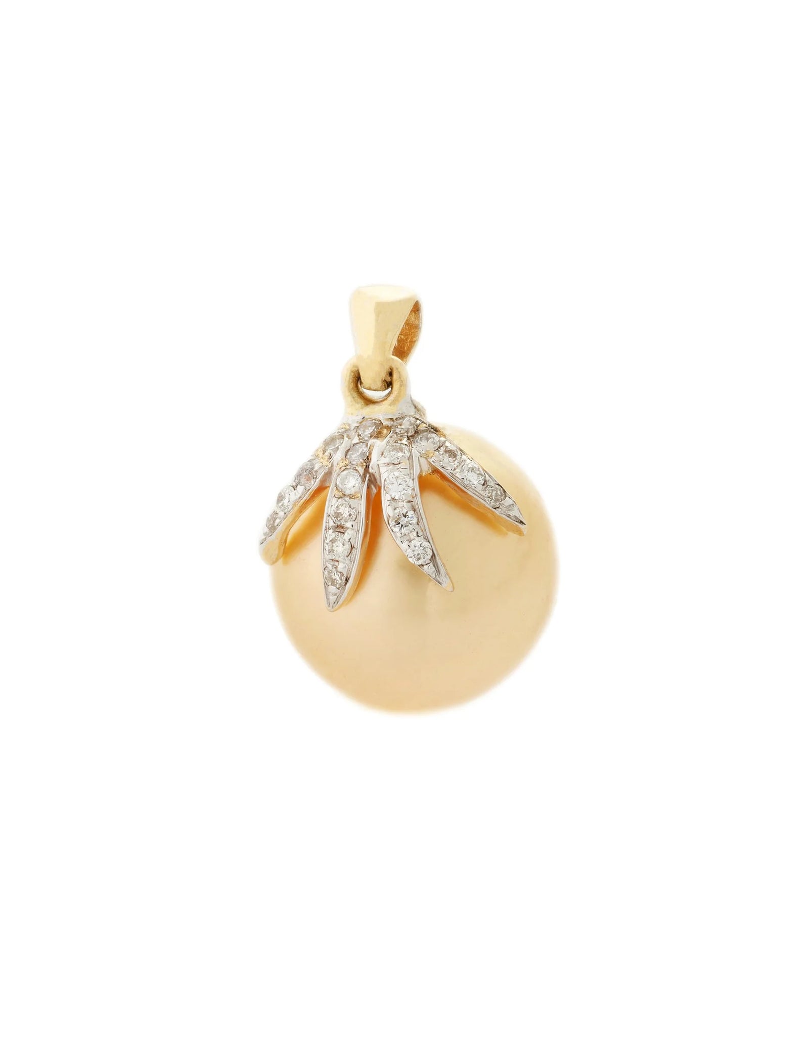 The Roman Shell Pendant الصّدفة الرومانيّة