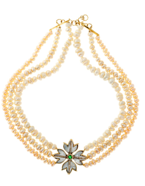 تحميل الصورة إلى عارض المعرض، Antipater Flower with Pearls Necklace زهرة أنتيباتر
