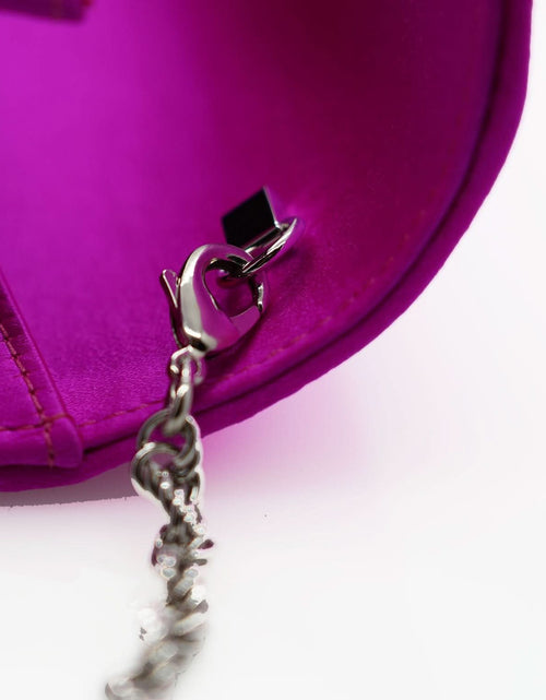 تحميل الصورة إلى عارض المعرض، حقيبة كلاتش من الحرير باللون الفوشيا من ليدي برينسيس
