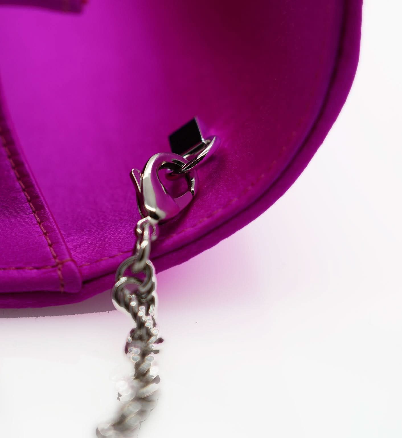 حقيبة كلاتش من الحرير باللون الفوشيا من ليدي برينسيس