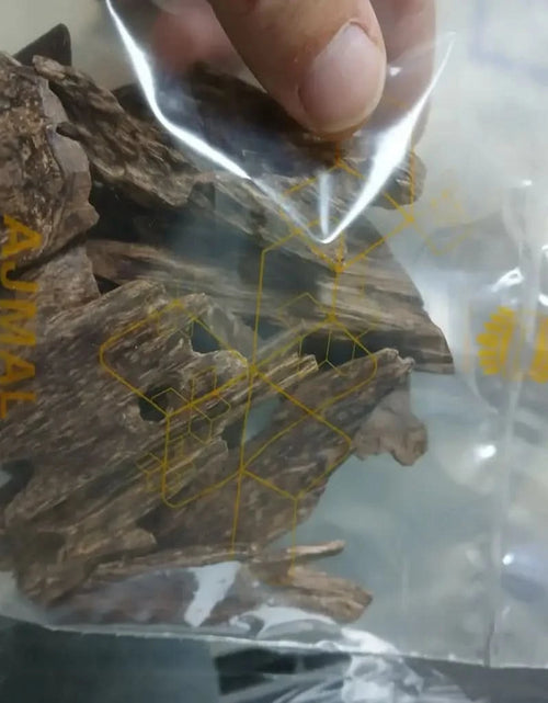 Load image into Gallery viewer, Agarwood SABA Malaysi 250 gms
