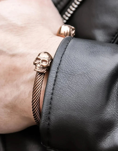 تحميل الصورة إلى عارض المعرض، سوار جمجمة المصارع البرونزي
